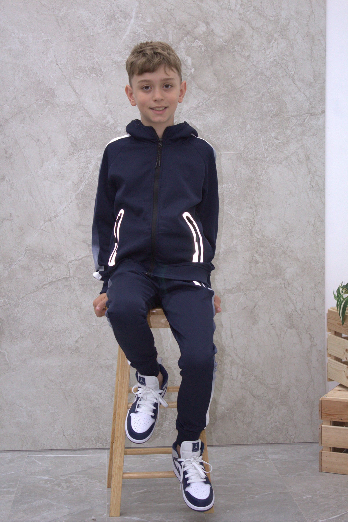 Louis Contrast Tone Tracksuit BT2366 in Black